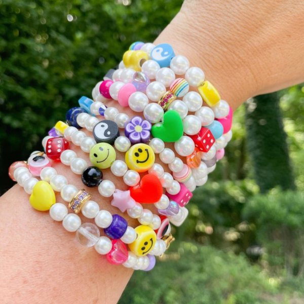 How to make a colorful beaded bracelet: Tutorial/Super easy beads bracelet  | Beaded earrings tutorials, Beaded bracelet patterns, Seed bead bracelets
